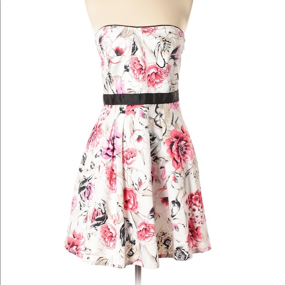 White House Black Market Dresses & Skirts - White House Black Market White/Pink Floral Dress